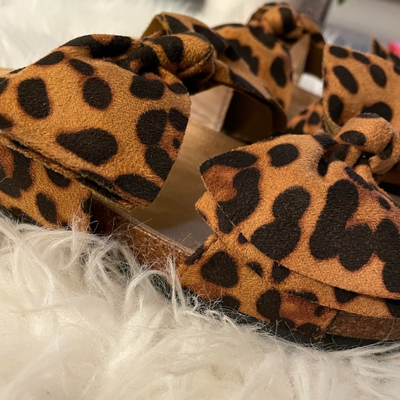 Leopard Double Bow Footbed Sandals - Picture 3 of 11